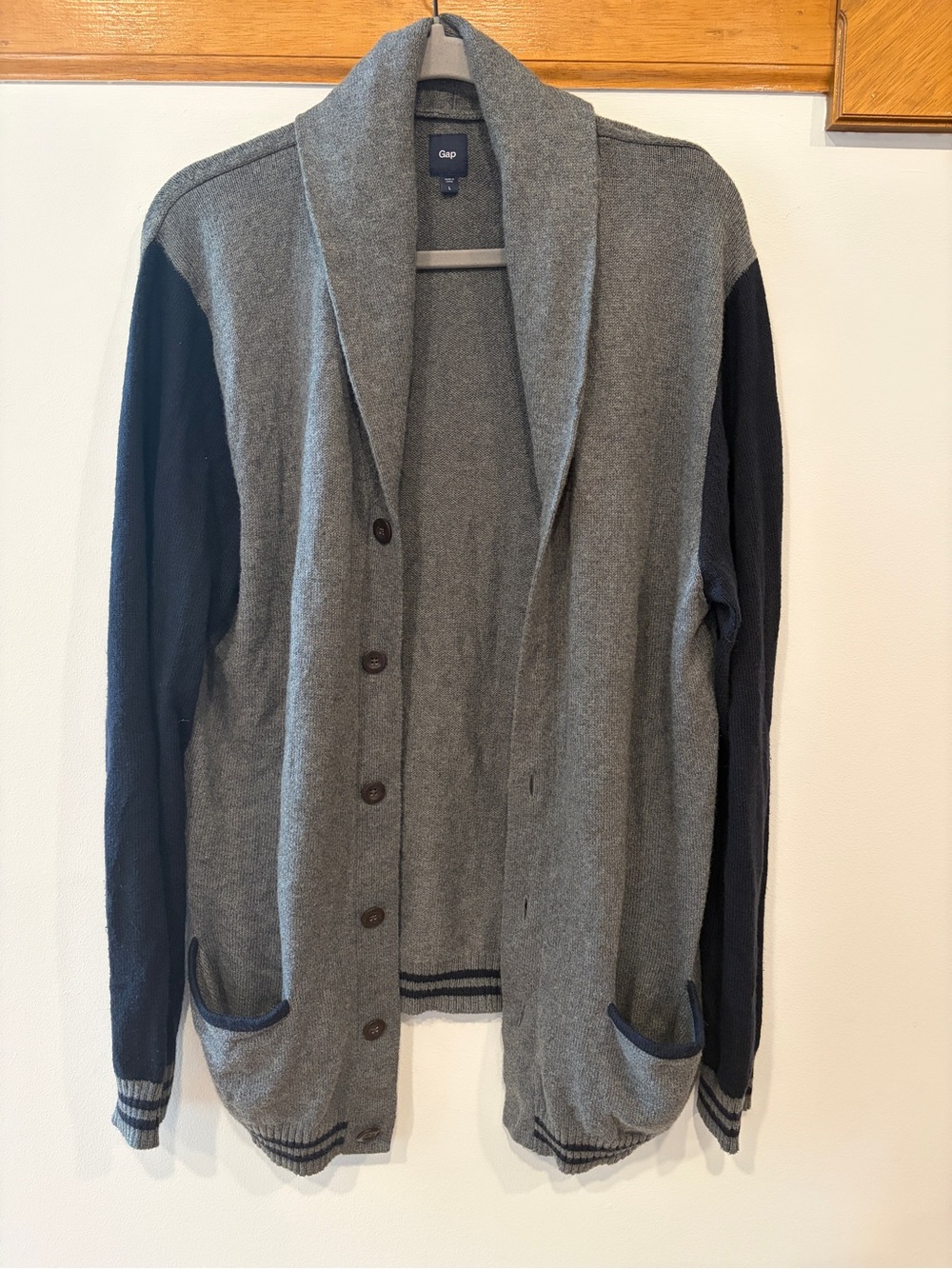 GAP Gray & Navy Open Cardigan - Men’s L